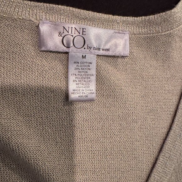 Nine & Co Silver Sparkle Long Sleeve Jeweled Belt V-Neck Sweater Womens Medium - Picture 2 of 5